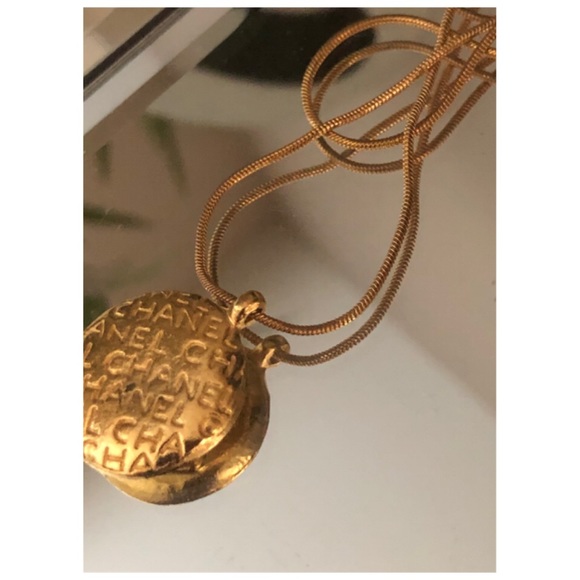 ✨Authentic Vintage CHANEL COCO Mademoiselle Pendant Gold Necklace - Picture 5 of 10